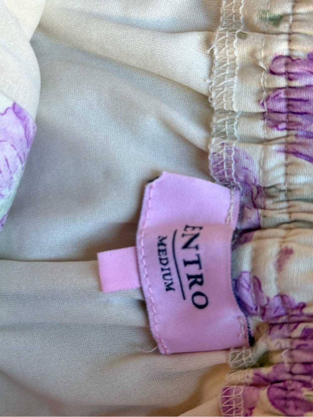 Entro Purple Flower Pleated front shorts. Zipper/hook front Pockets. EUC M - Picture 4 of 9